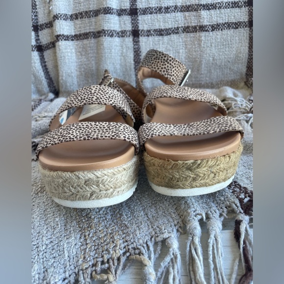 Universal Thread Strappy Platform Sandals - Picture 3 of 9